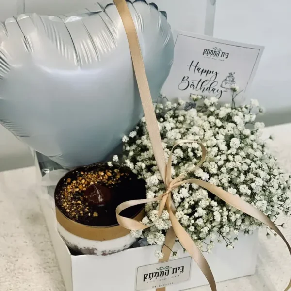 קופסת גיבסניות בשילוב קינוח אישי ובלון לב (1)