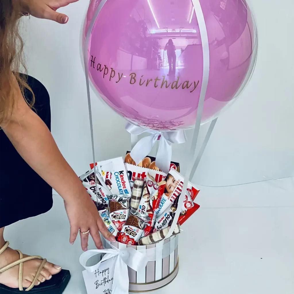 קופסת קינדרים בשילוב בלון פורח